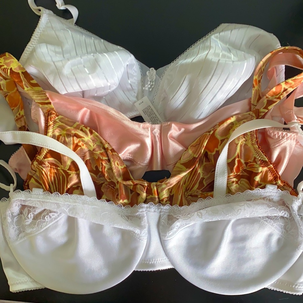 4 Bras including a Victoria’s Secret